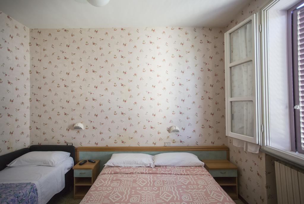 Hotel Eden Viserbella di Rimini 외부 사진