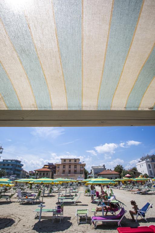 Hotel Eden Viserbella di Rimini 외부 사진